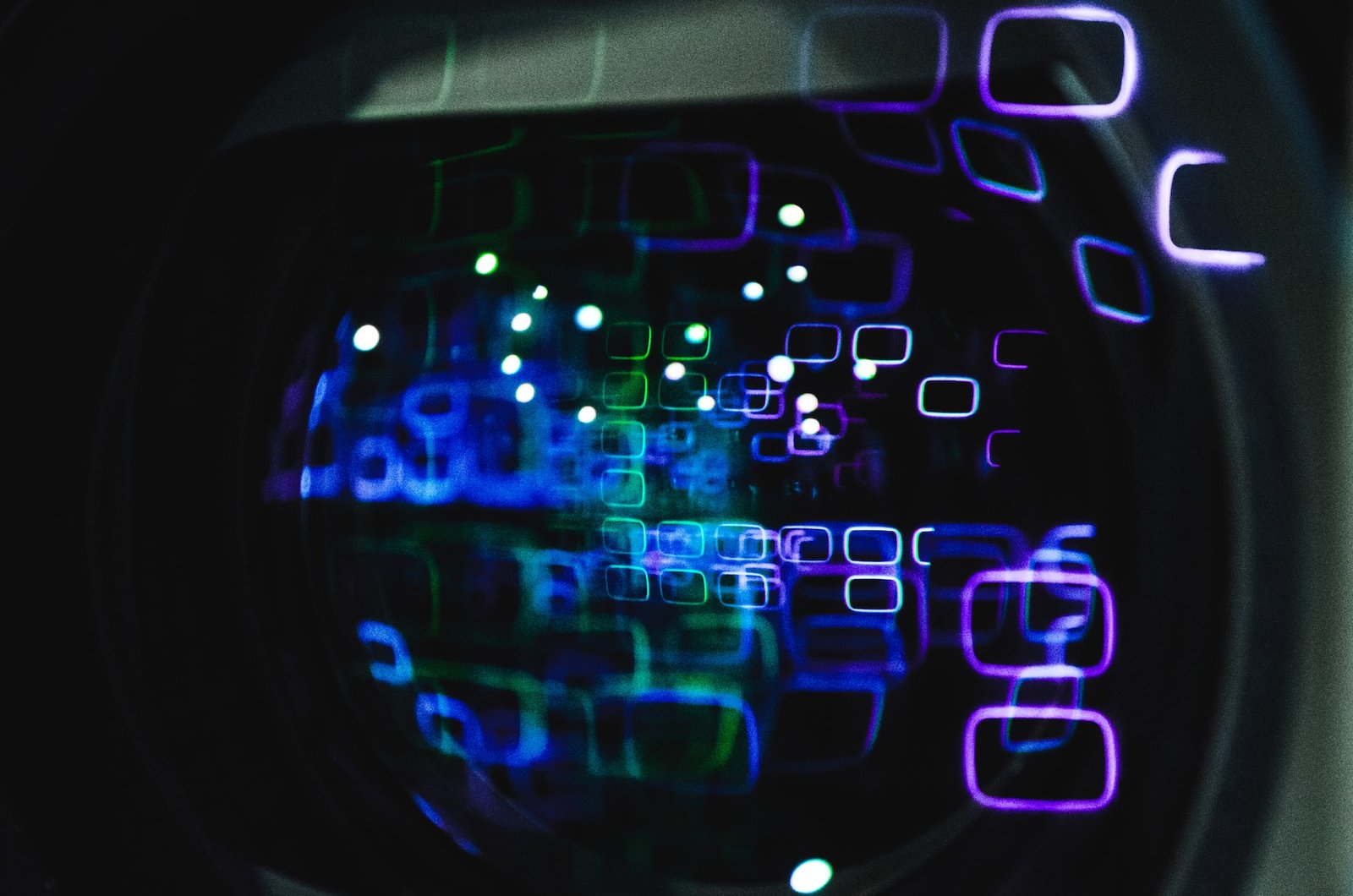 LEADING IT & SOFTWARE